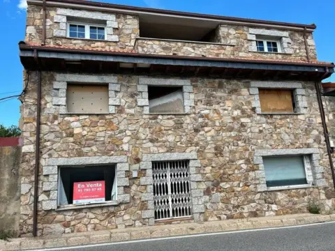 Chalet pareado en calle Vigo